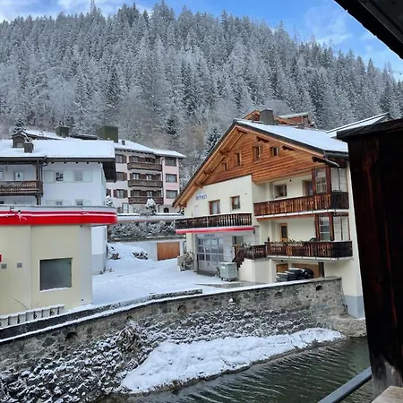 Appartement Location - Center - 130m Distance To Lift Parsenn Gotschnabahn And Railway Station Platz - Direct Connection To Davos Klosters-Serneus